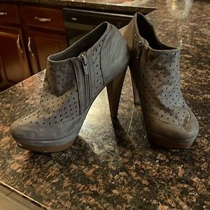 ANKLE BOOTS